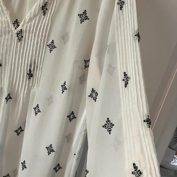 White House Black Market White and Black Women's Top 3/4 sleeve boho - Picture 7 of 14